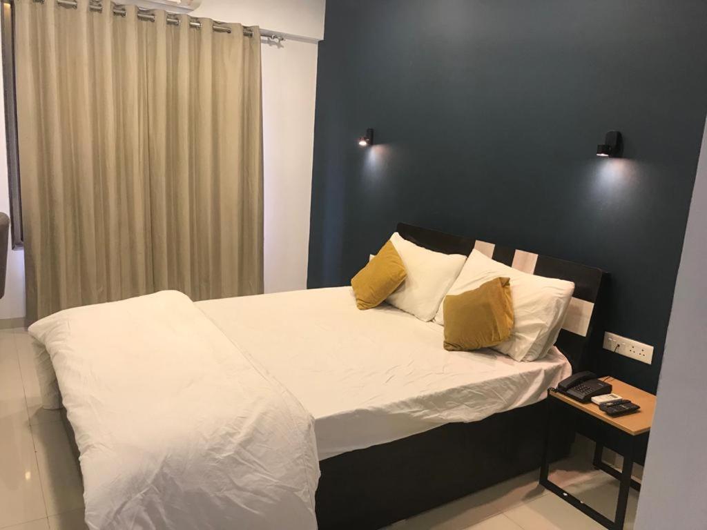 Hooliv 7 Avenues G Block 호텔 푸네 외부 사진